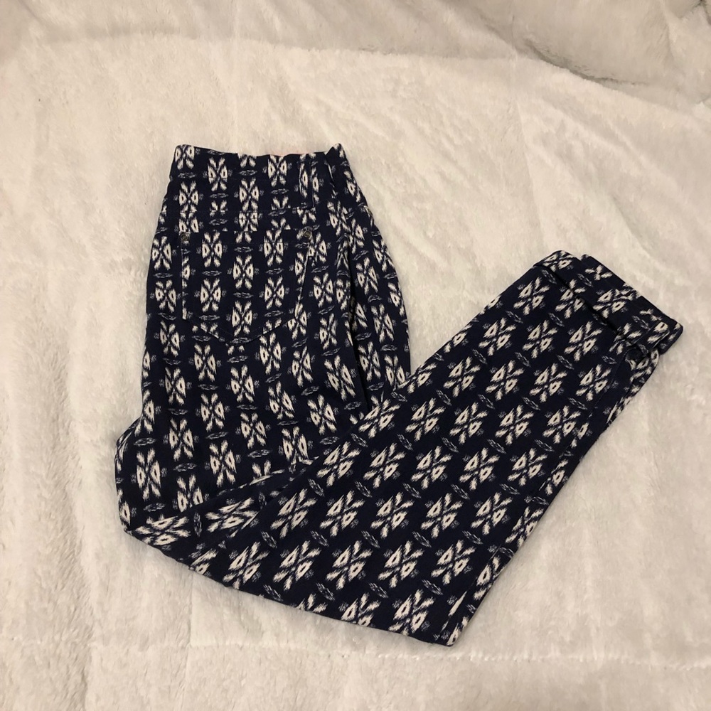 Small blue and white jegging/slacks
